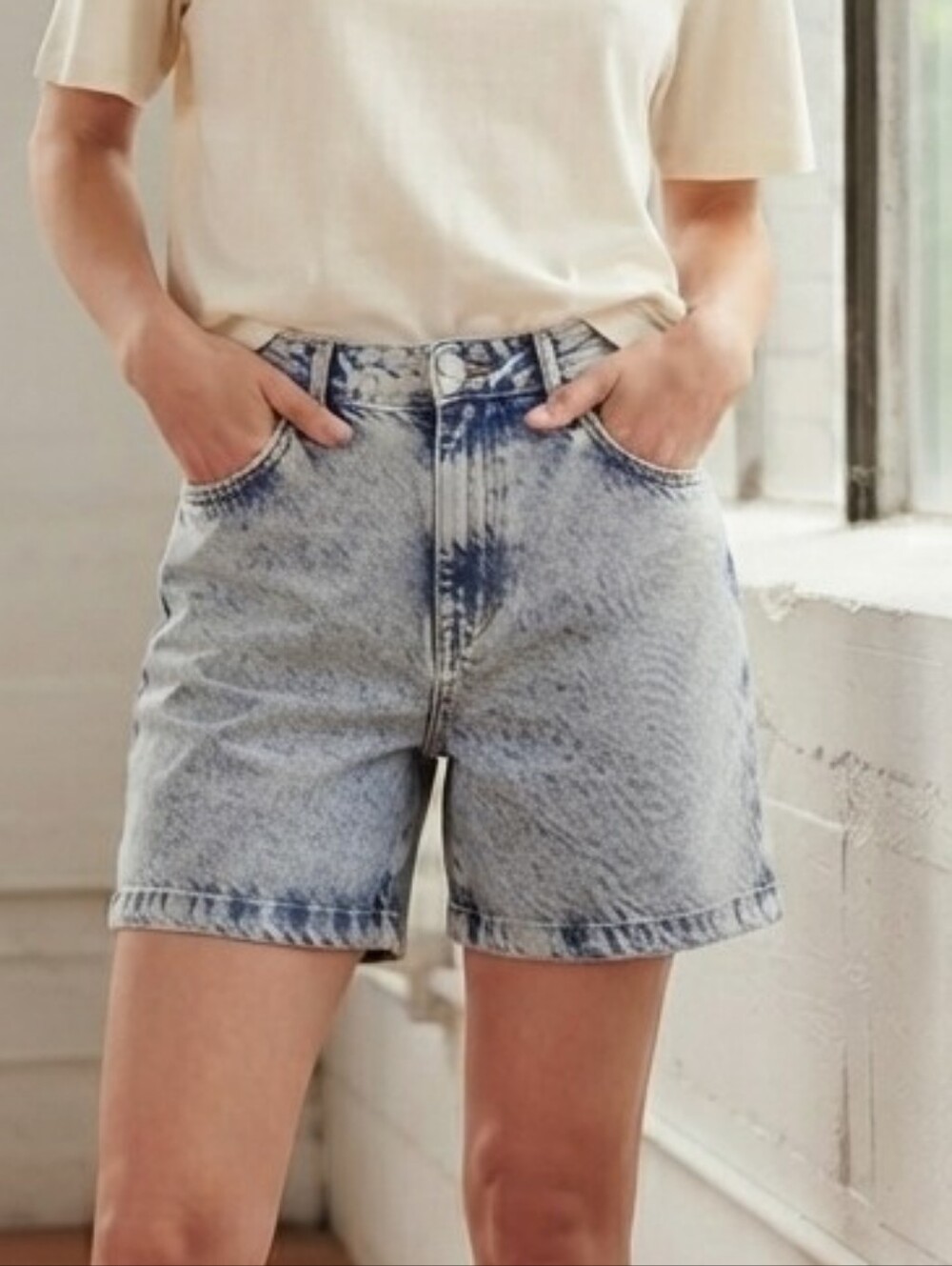 Beautiful Liz Claiborne Classic High-Rise Light Wash Denim Shorts Sz Size 16